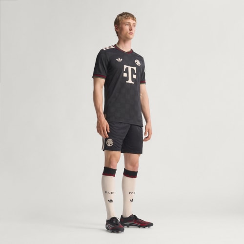 Schwarzes FC Bayern 25/26 Third Authentic Trikot