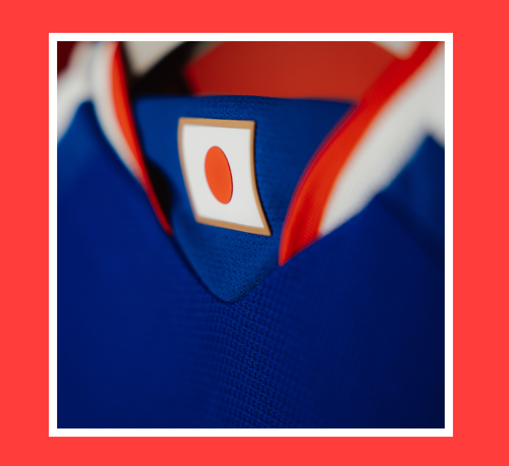 Visuelle Komposition mit der Rückansicht des Japan FIFA World Cup 26™ Heimtrikots