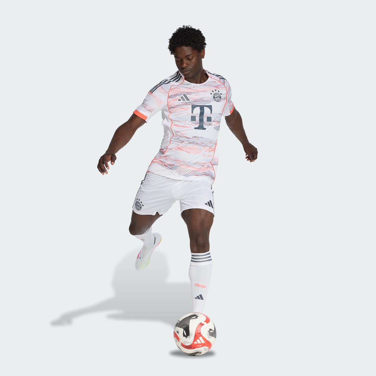 Adidas FC Bayern 25/26 Auswärts Shorts Herren - Image 3