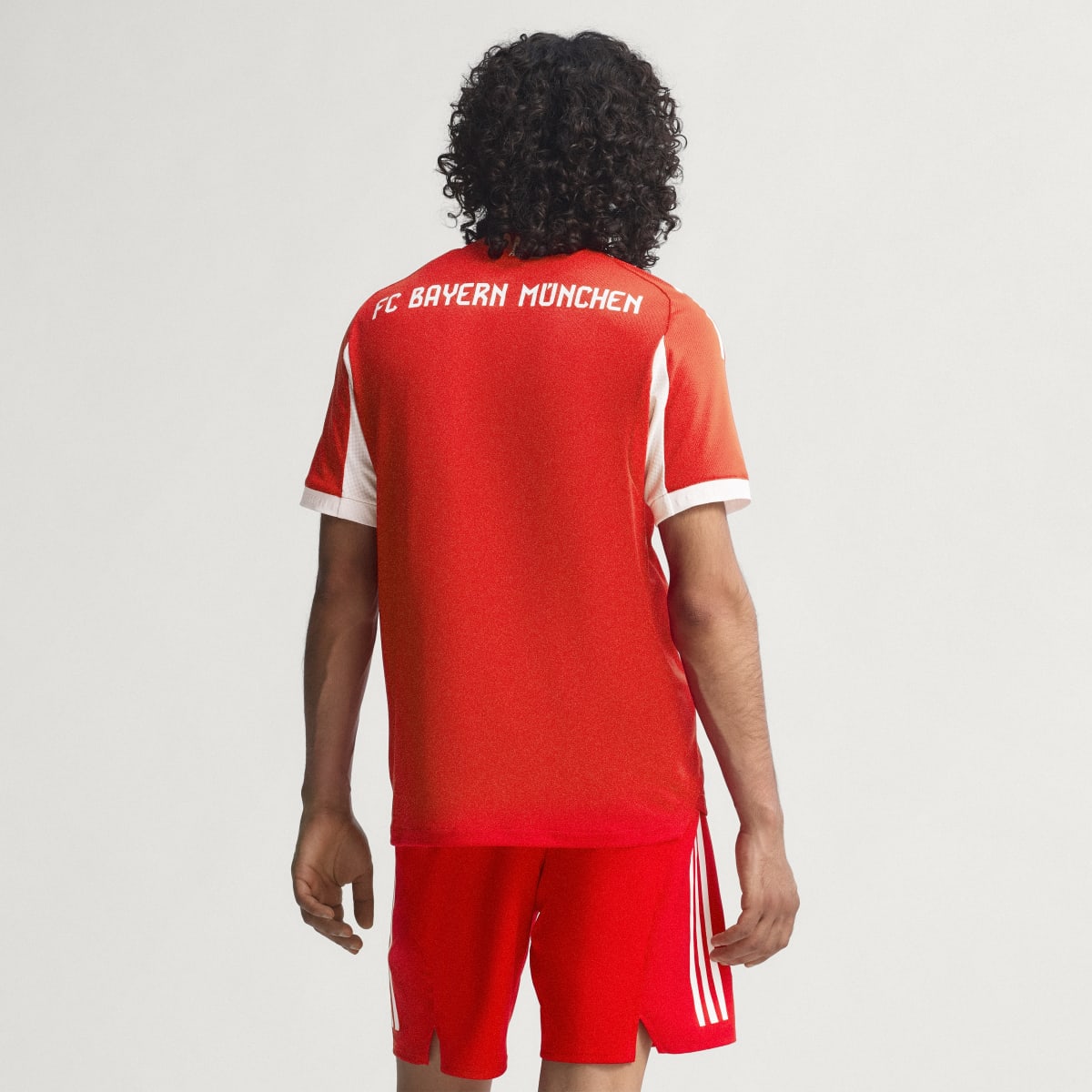 Adidas FC Bayern Authentic Heimtrikot 26/27 Herren - Image 2