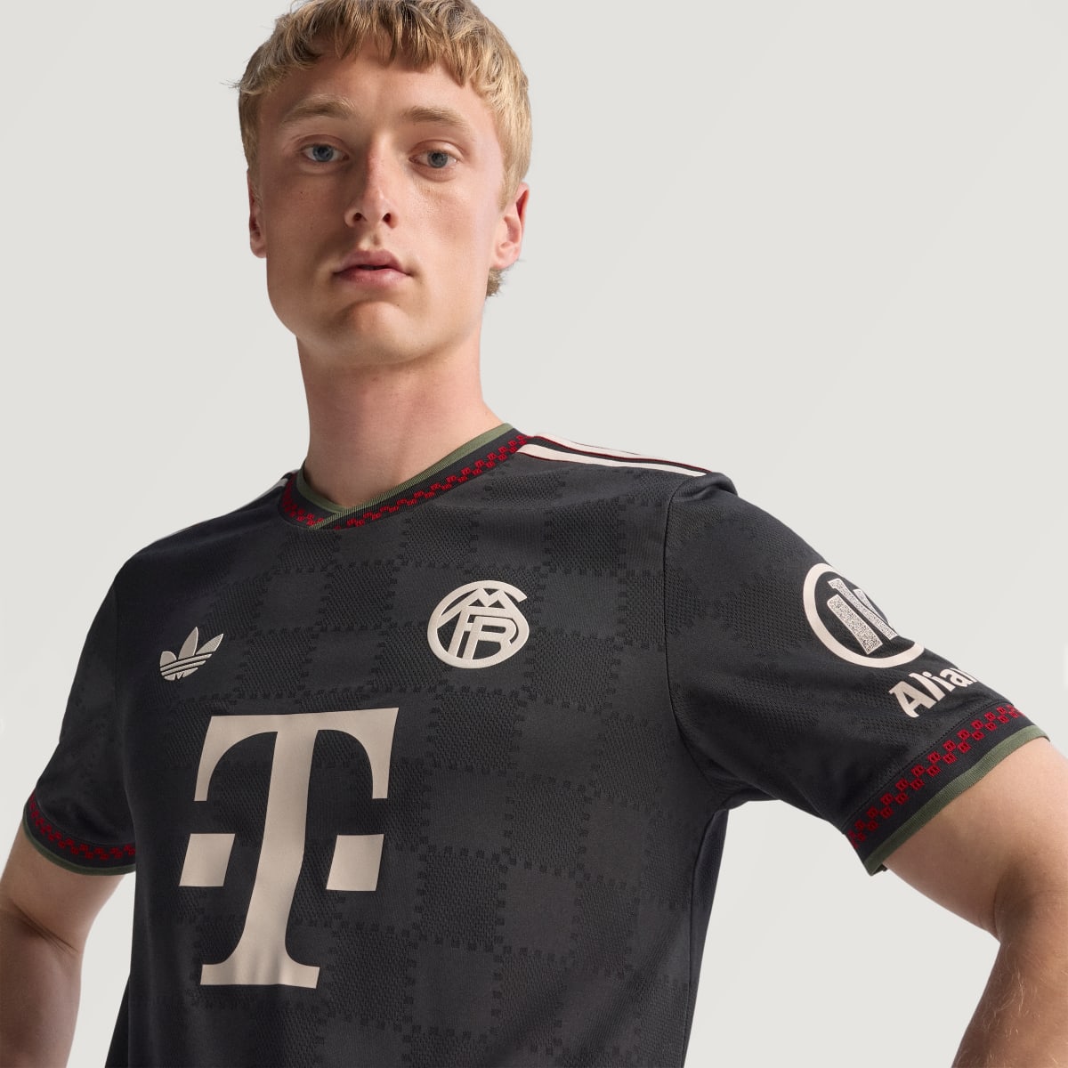 Adidas FC Bayern Authentic 3rd Trikot 26/27 Herren - Image 5