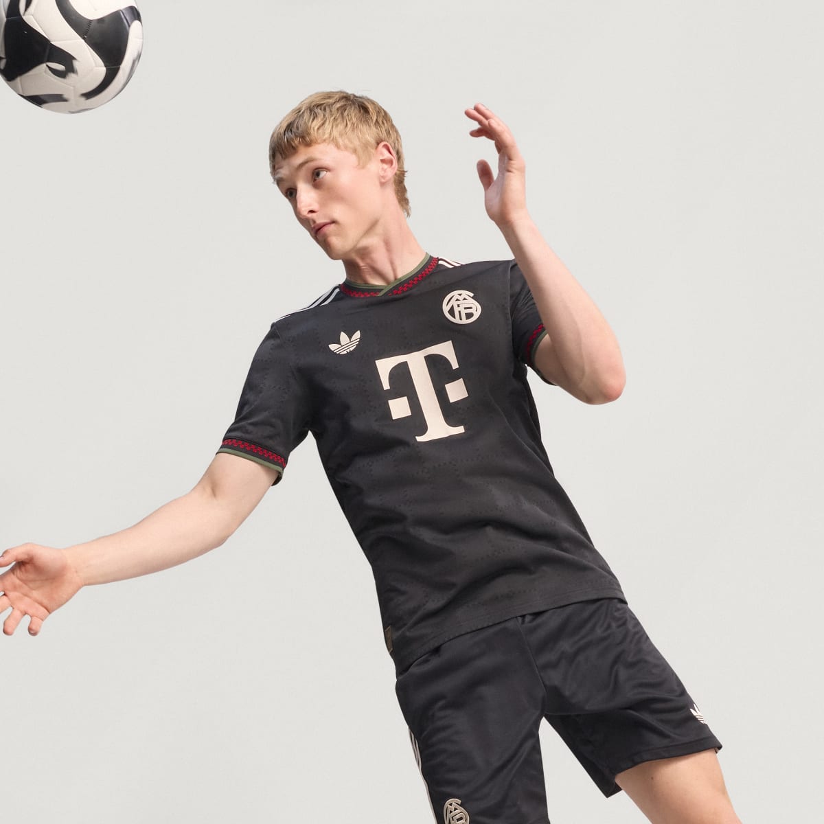 Adidas FC Bayern Authentic 3rd Trikot 26/27 Herren - Image 8