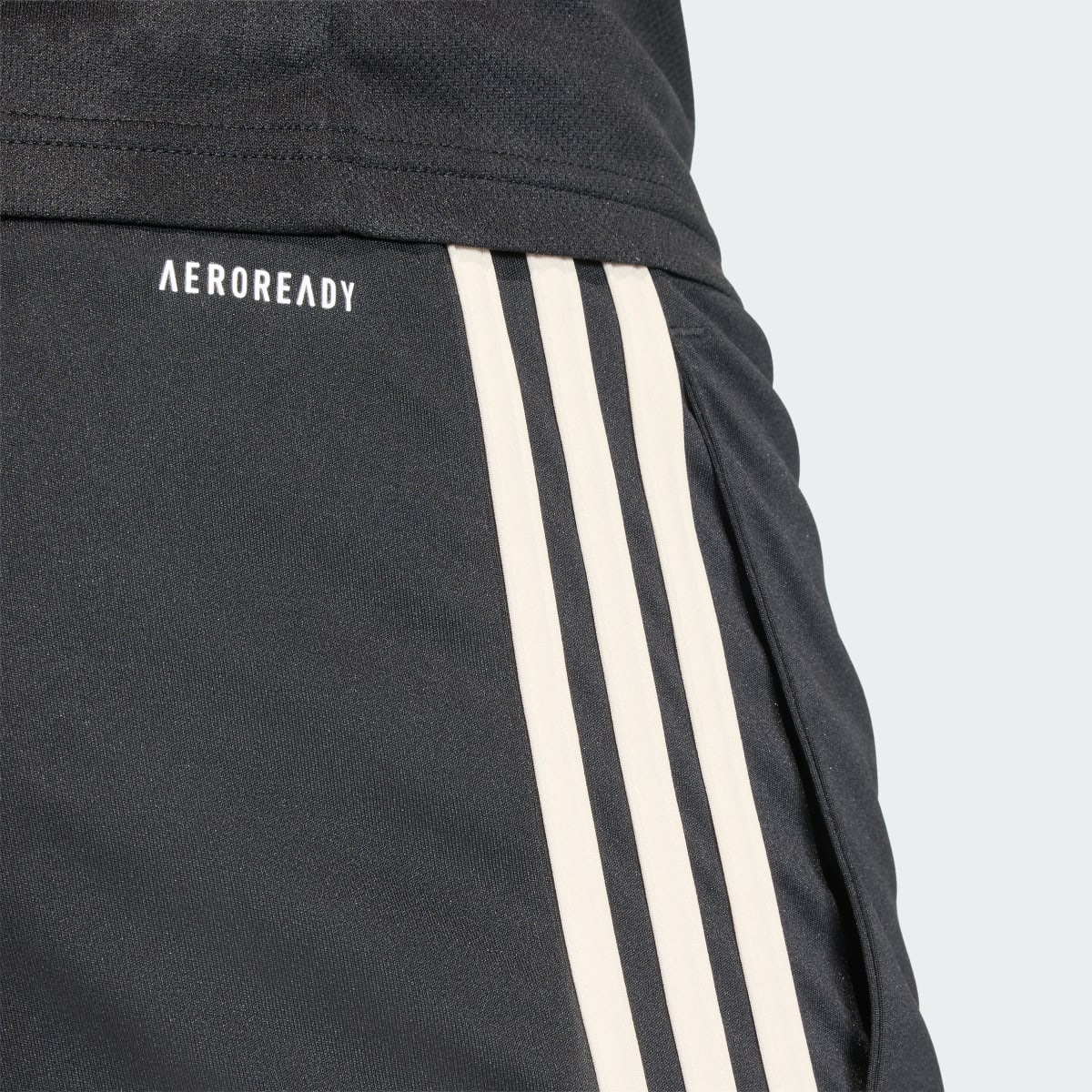 Adidas FC Bayern 3rd Shorts 25/26 Herren - Image 7